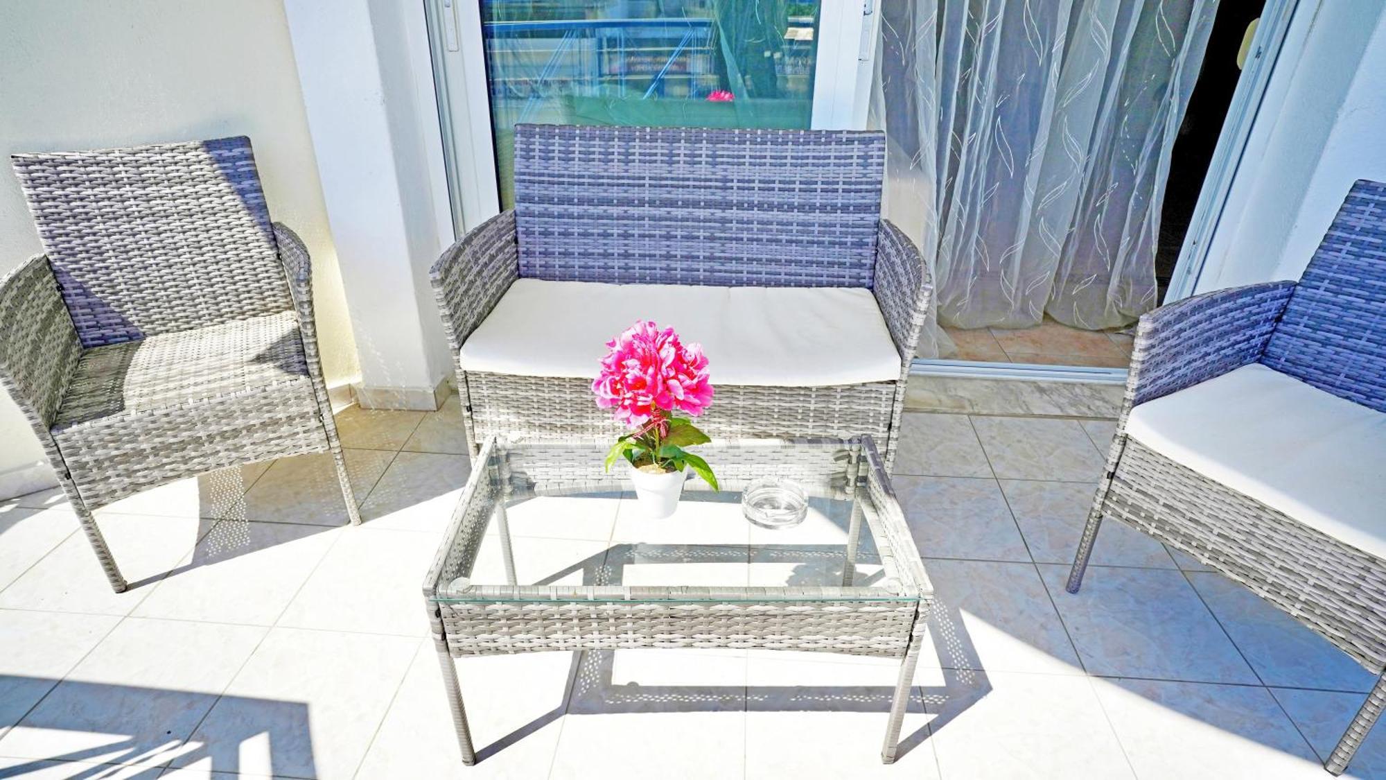 Lovely And Sunny Apartament 300M From Beach!! Περαία Εξωτερικό φωτογραφία