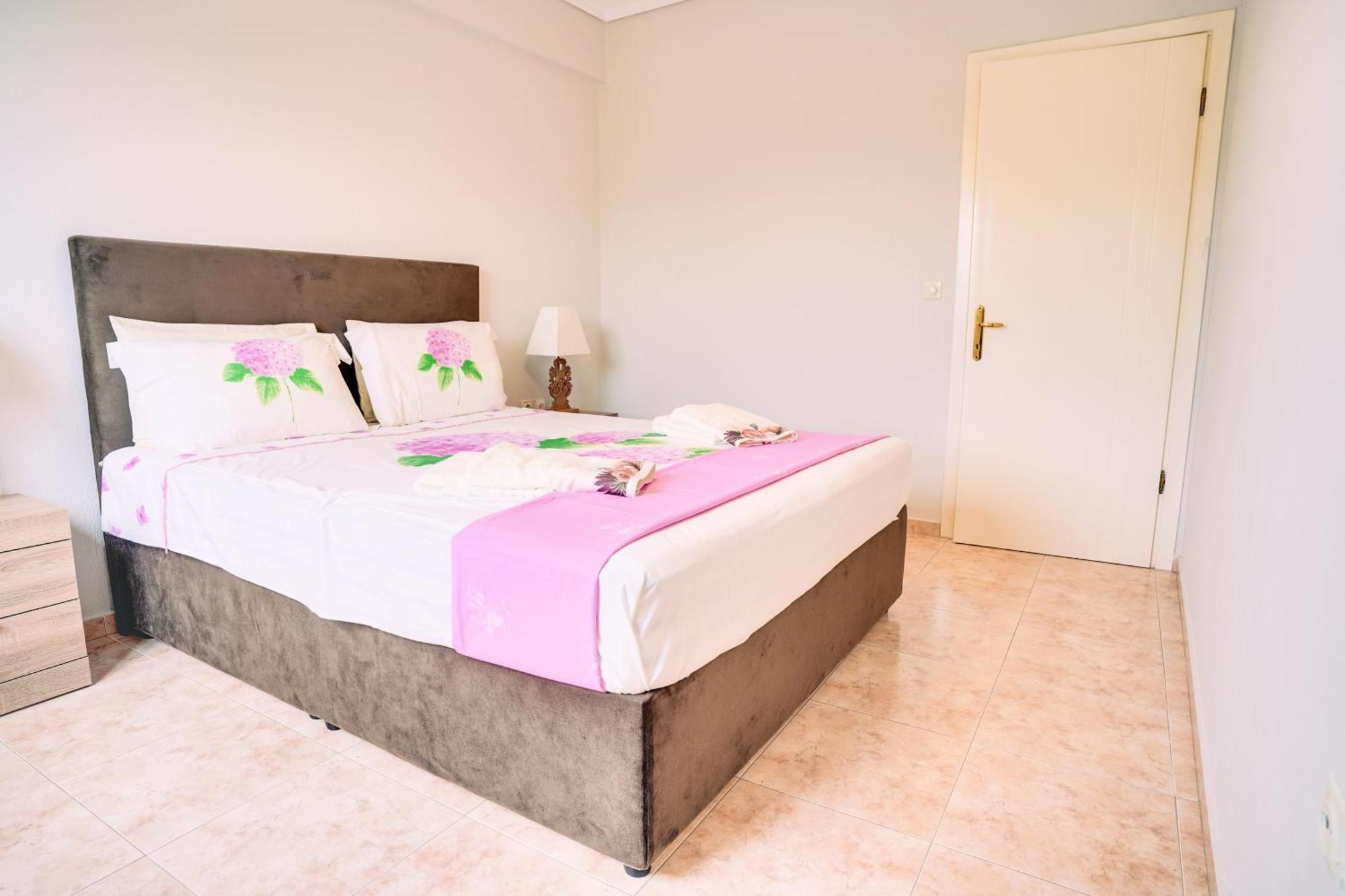 Lovely And Sunny Apartament 300M From Beach!! Περαία Εξωτερικό φωτογραφία