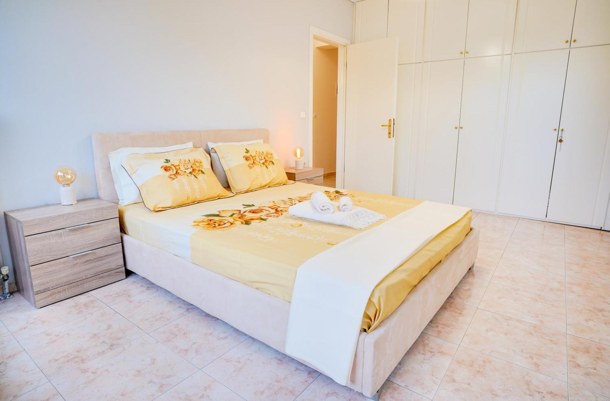 Lovely And Sunny Apartament 300M From Beach!! Περαία Εξωτερικό φωτογραφία