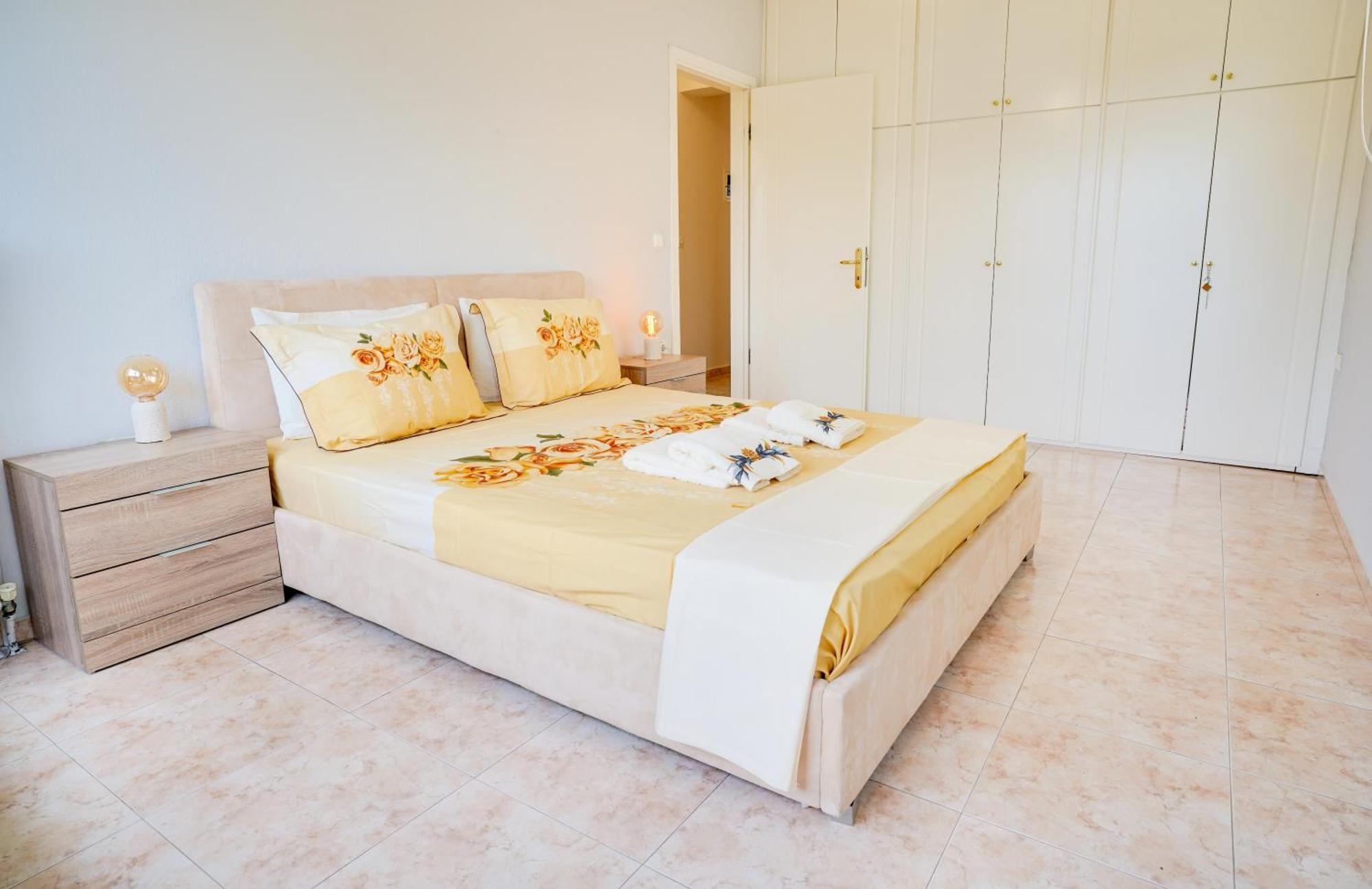 Lovely And Sunny Apartament 300M From Beach!! Περαία Εξωτερικό φωτογραφία