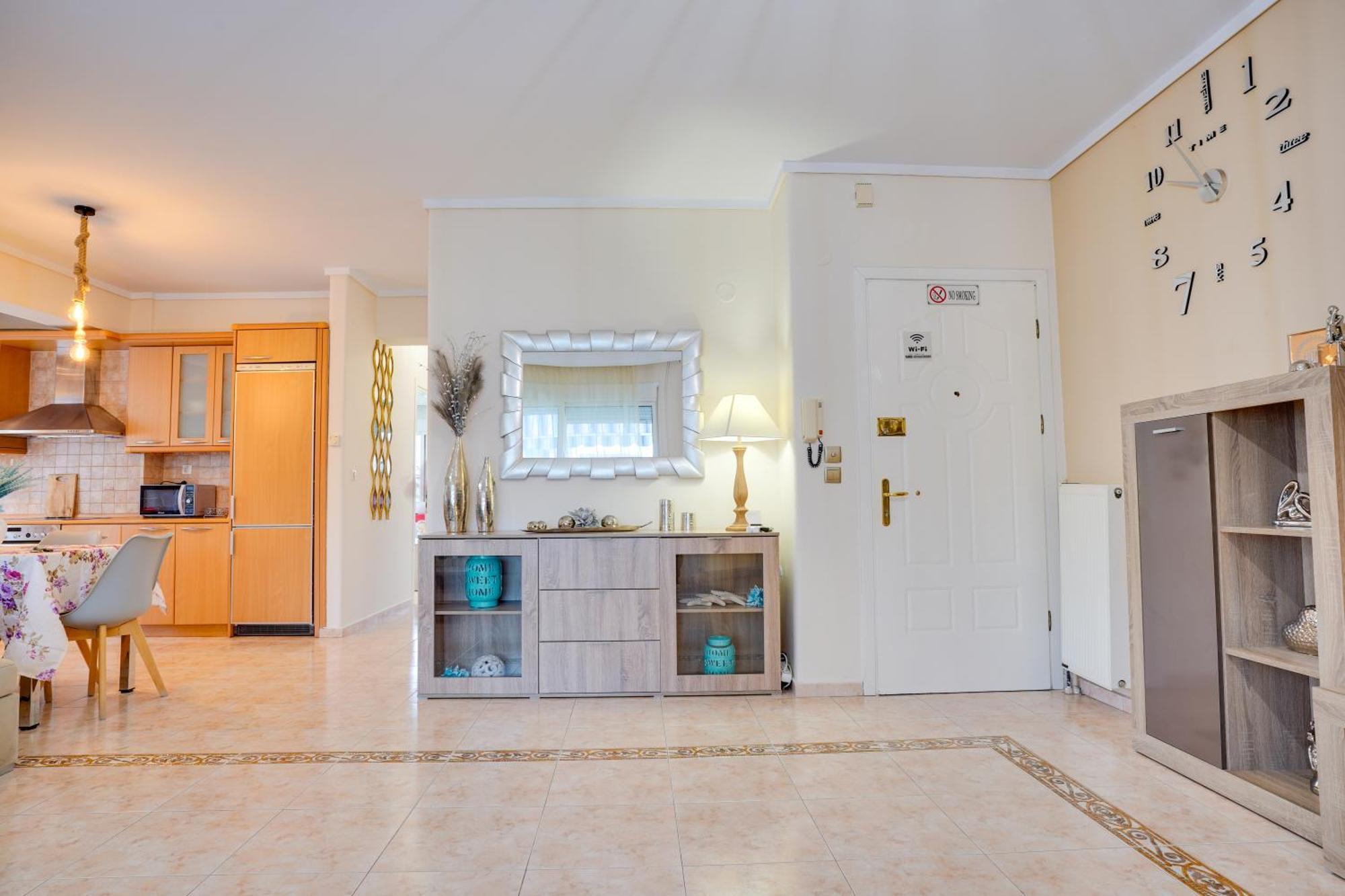 Lovely And Sunny Apartament 300M From Beach!! Περαία Εξωτερικό φωτογραφία
