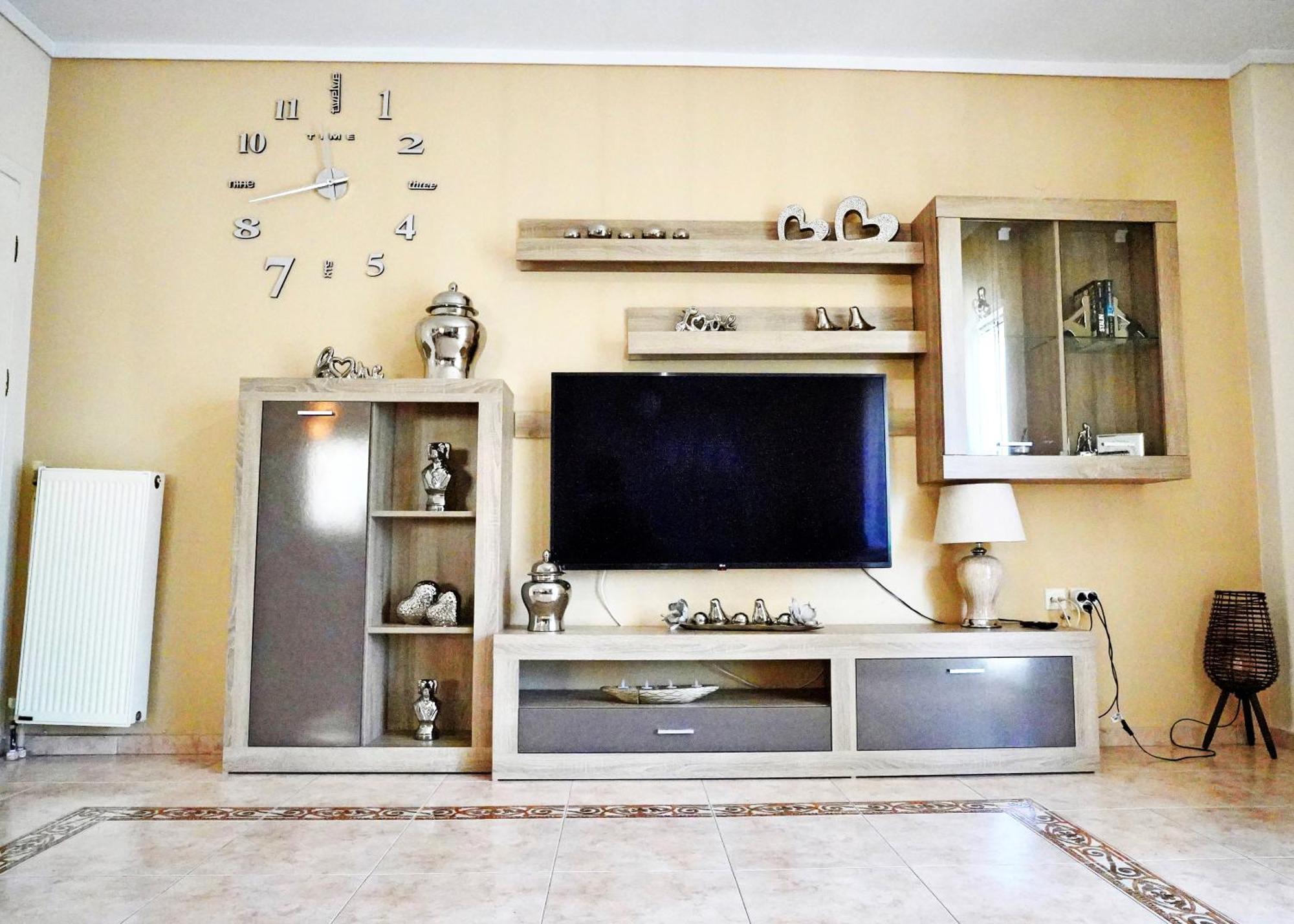 Lovely And Sunny Apartament 300M From Beach!! Περαία Εξωτερικό φωτογραφία